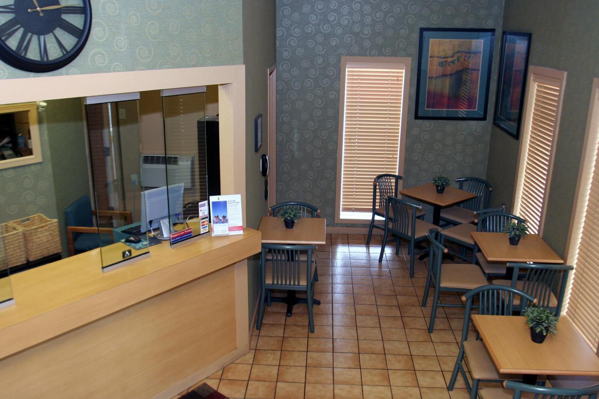 Super 8 By Wyndham Mount Vernon, Il Екстериор снимка
