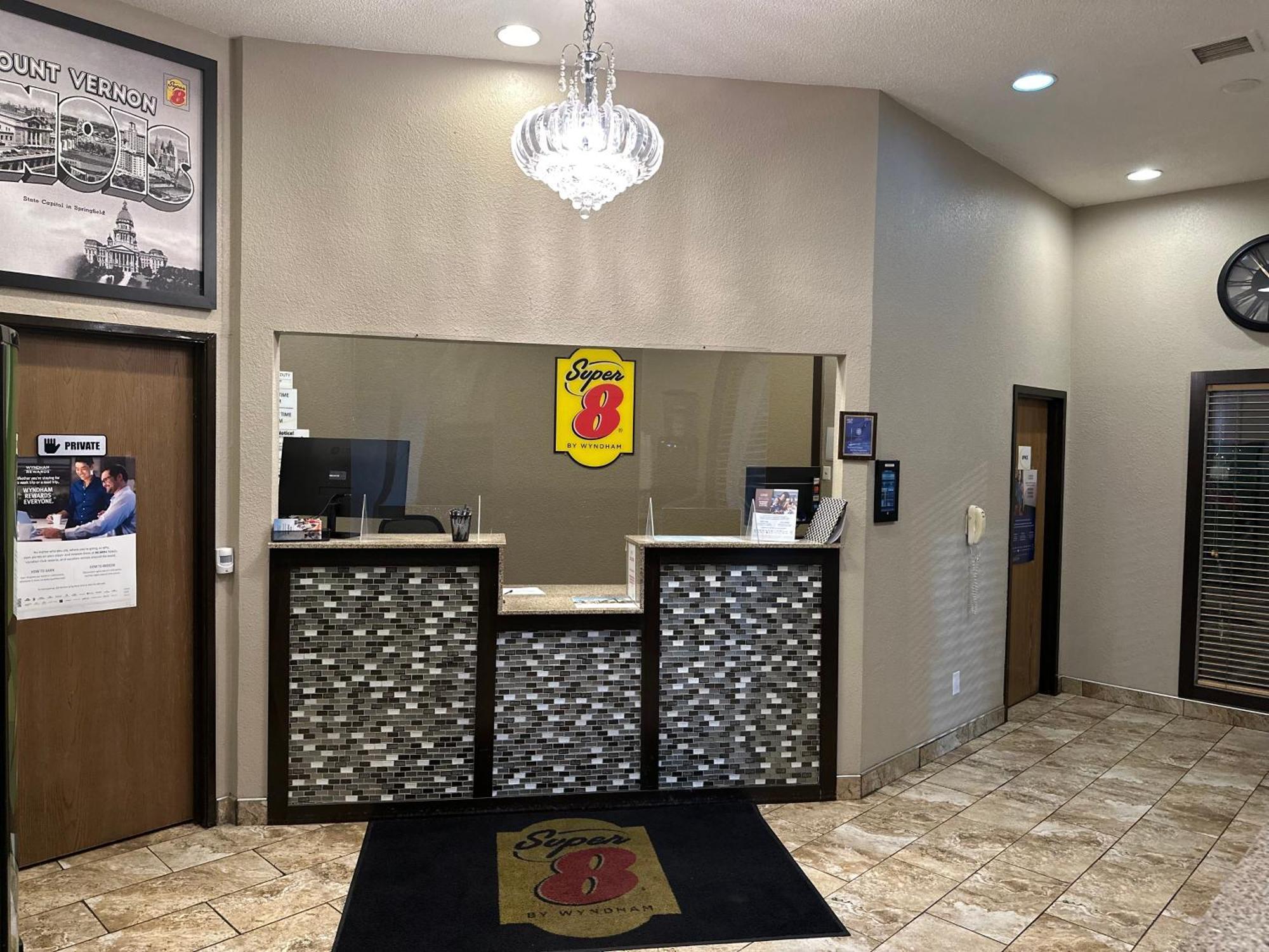 Super 8 By Wyndham Mount Vernon, Il Екстериор снимка
